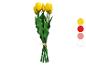 Boeket kunstgele tulpen met groene bladeren en een raffia lint
