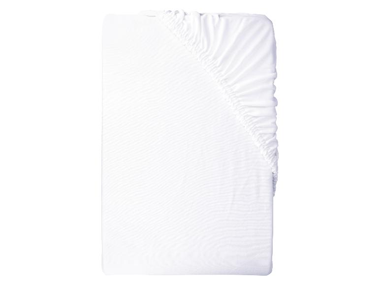 Wit katoenen matrasbeschermer.