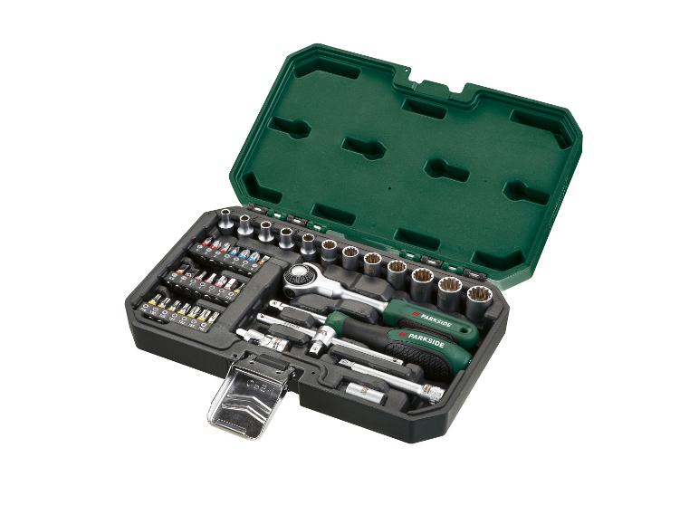 Een Parkside gereedschapset met schroevendraaiers en ratel.