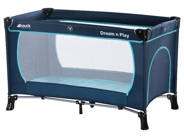 Blauw reisbedje met gaaszijden en de tekst 'Dream n Play'