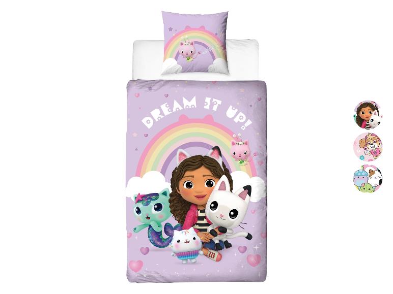 Paars dekbedovertrek met tekenfilmfiguren en een regenboog, met de tekst 'DREAM IT UP!'