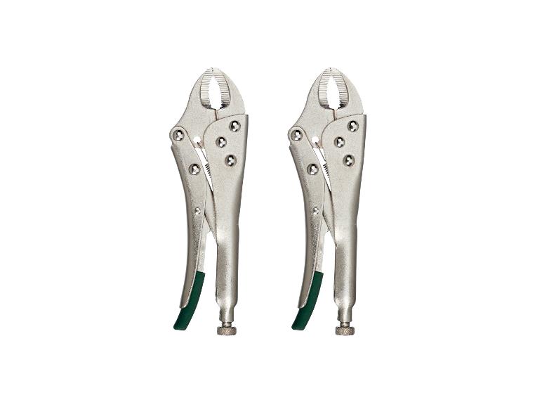Twee zilveren griptangen met groene handvatten op een witte achtergrond.