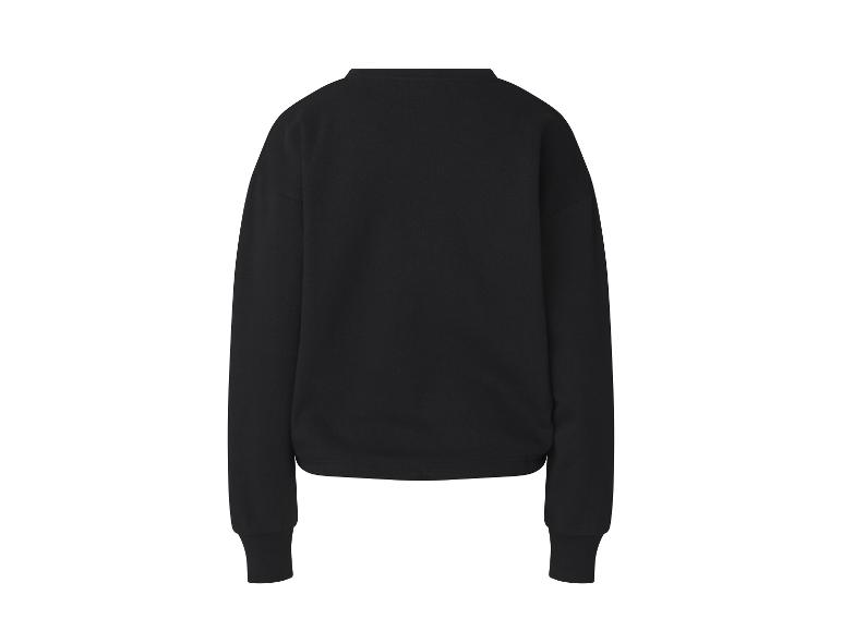 Zwarte sweater met lange mouwen.