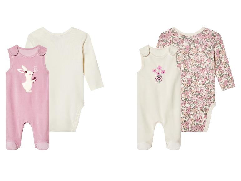Twee babysetjes: roze velours romper met konijn en bloemen romper.