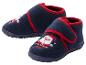 Blauwe pantoffels met kerstmanmotief voor kinderen.