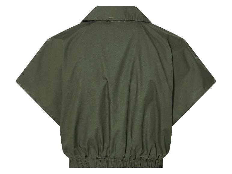 Kort olijfgroen blouse met korte mouwen.