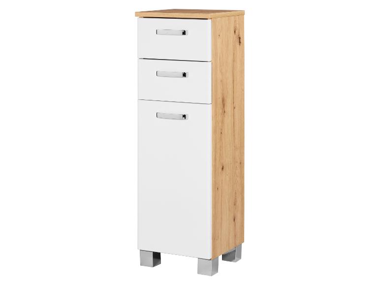 Hoge witte kast met lichte houten accenten, laden en deuren.