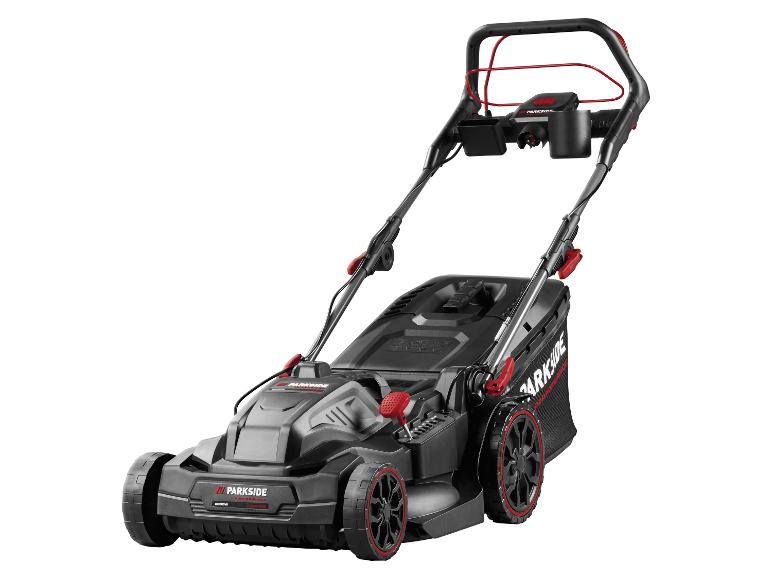 Zwart-rode elektrische grasmaaier met grasopvangzak