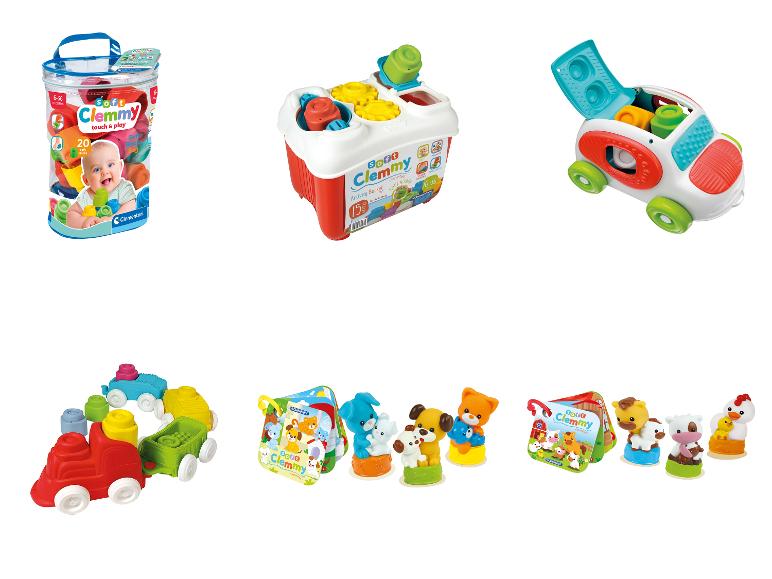 Zacht Clemmy speelgoed, inclusief blokken, een emmer, een auto en een treintje.