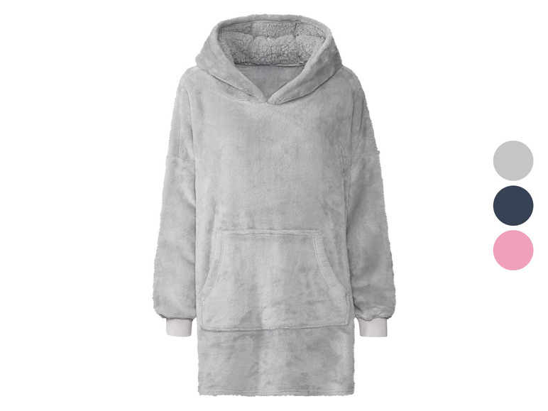 Een grijze oversized hoodie-deken met capuchon.