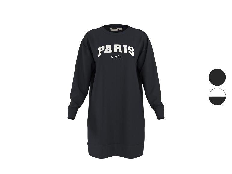 Donkerblauwe jurk met lange mouwen en witte tekst 'PARIS AIMÉE' op de borst.