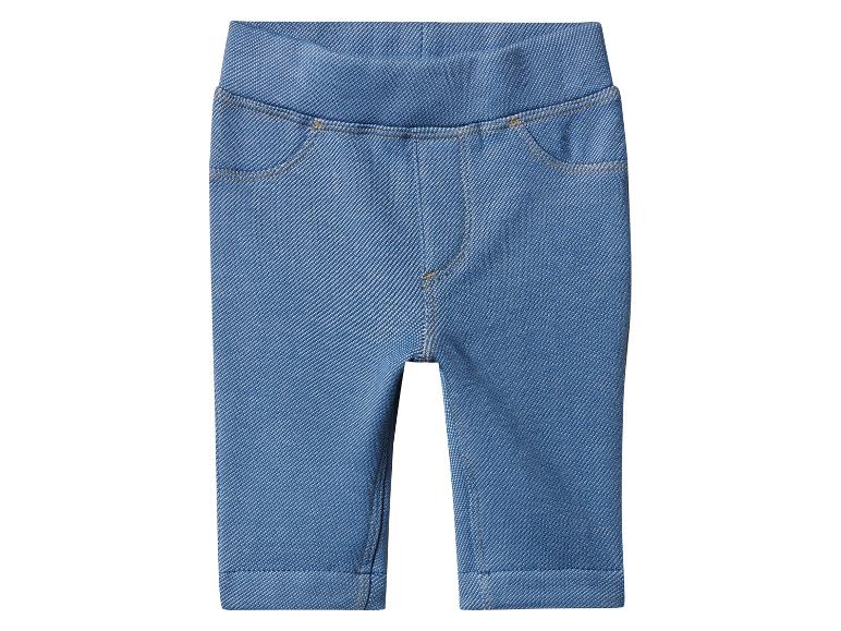 Blauwe babyjeans met elastische tailleband en neppe zakken.