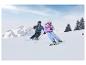 Twee skiënde kinderen met CRIVIT kinderskihelmen.