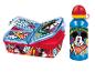 Rood-blauwe lunchbox en bijpassende drinkfles, versierd met cartoonmotieven.