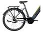 Grijze elektrische fiets met bagagedrager en geelgroene details.