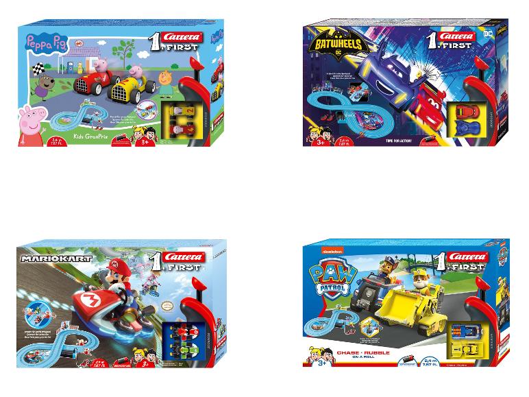 Vier Carrera First racebaan sets met Peppa Pig, Batwheels, Mario Kart en Paw Patrol thema's.