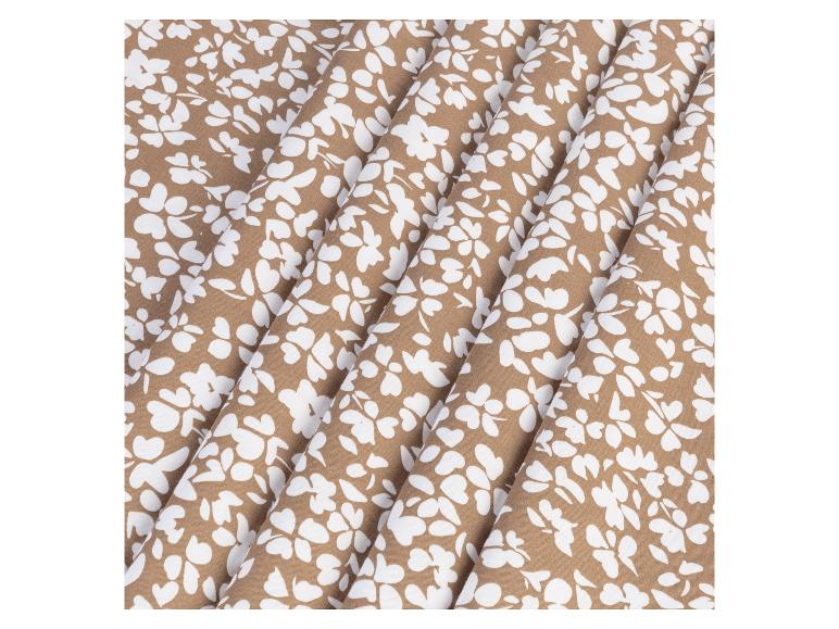 Beige stof met wit bloemenpatroon.