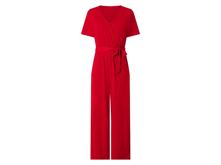 Rode jumpsuit met korte mouwen, V-hals en strikceintuur in de taille.