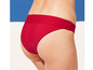 Rood geribbeld bikini-onderdeel.