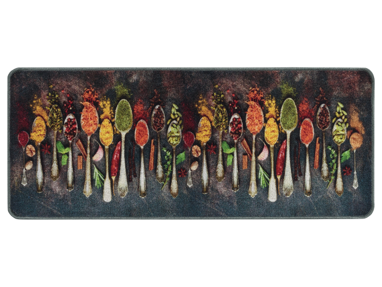 Keukenmat met print van lepels specerijen.