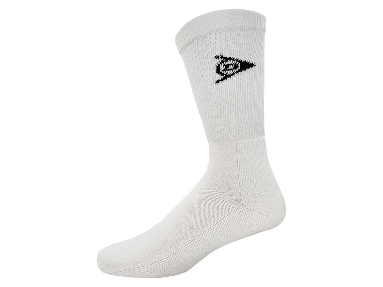 Witte sokken met een zwart logo.