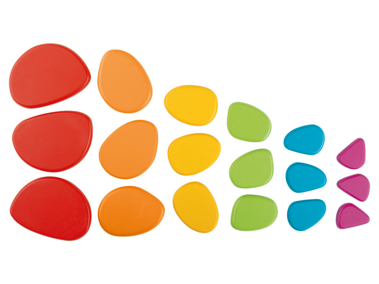Ronde, kleurrijke speelgoedstenen in rood, oranje, geel, groen, blauw en roze.