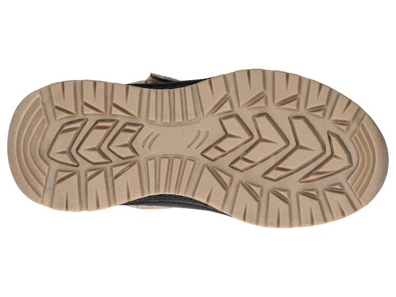 Buitenzool van een bruine en zwarte wandelschoen met een robuust patroon