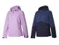 Twee softshell jassen met capuchon, een paarse en een blauwe.