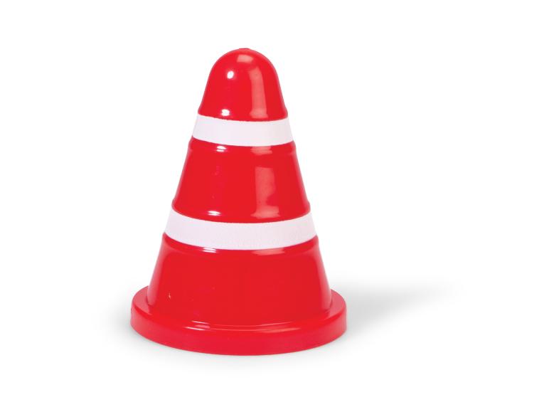 Rode plastic verkeerskegel met twee witte strepen op een witte achtergrond.