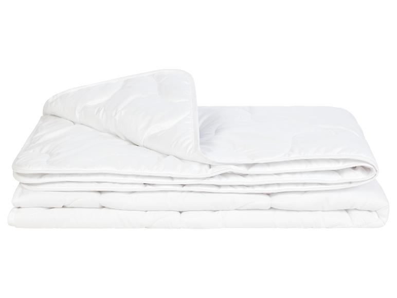 Witte dekbed, opvouwbaar, beddengoed.