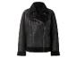 Zwarte lammy coat-imitatie jas met teddy voering en asymmetrische rits.