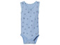 Een baby romper met schelpjes print en kant details.