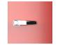 Roze koelkastdeur met chromen handgreep