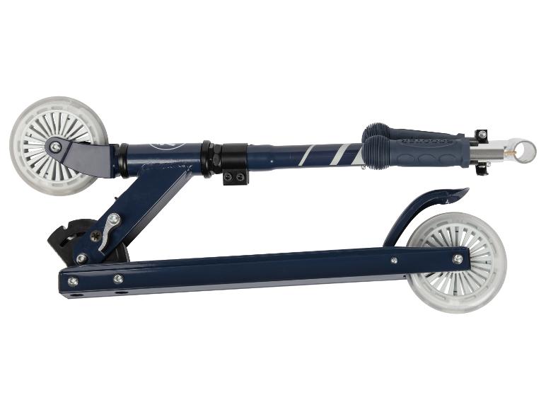 Blauwe opvouwbare step met handvatten en grote wielen.