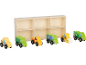 Houten speelgoedvoertuigen waaronder een wals, kiepwagen en vuilniswagen met opbergrek.