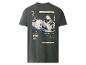 Donkergroen T-shirt met bergafbeelding en tekst 'the alpine journey' en 'LIFE BEGINS at the end of COMFORT ZONE'.