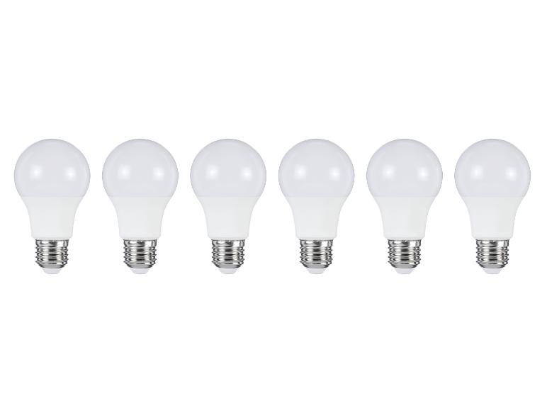 Zes witte LED-lampen op een rij.