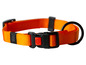 Een oranje hondenhalsband van Ruffwear met een zwarte gesp en een ring.