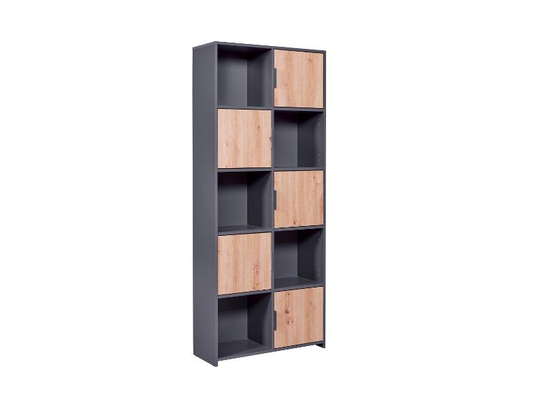 Moderne boekenkast met houten en grijze deuren.