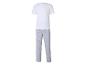 Wit heren T-shirt en gestreepte pyjamabroek.