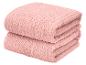 Twee gevouwen, roze, geribbelde handdoeken, op elkaar gestapeld
