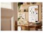 CRELANDO® magnetisch whiteboard boven een bureau in een gezellig thuiskantoor.