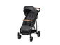 Een zwarte BeSafe buggy met een bruine handgreep.