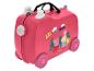 Roze kinderkoffer met stripfiguren en de tekst 'ARE WE THERE YET?'