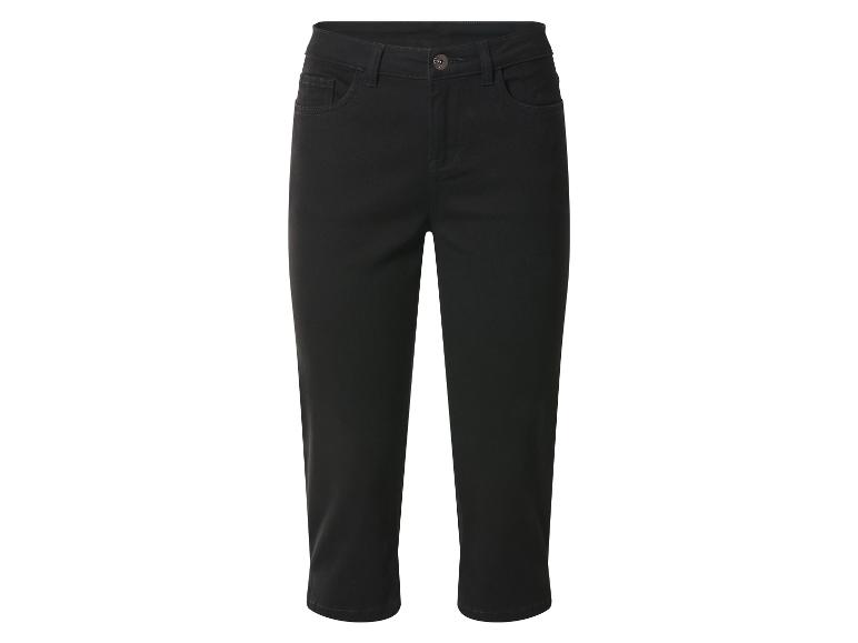 Zwarte dames capribroek met zakken en knoop.