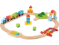 Houten treinset met kleurrijke wagons, rails, brug en bouwblokken.