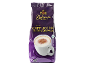 Pak instant cappuccino Wiener Melange op een paarse achtergrond.