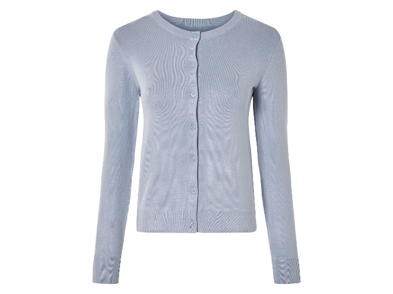 Een lichtblauwe gebreide trui met knopen.