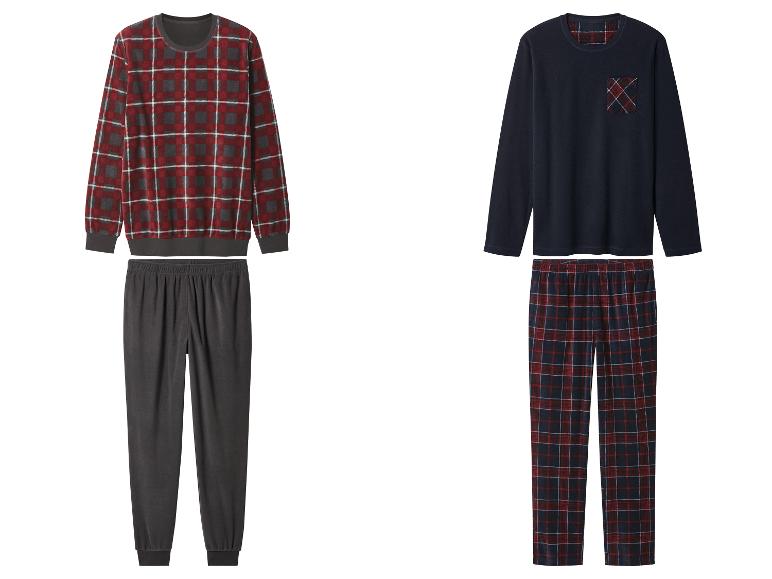 Twee pyjamasets: een rood geruite top met grijze broek en een donkerblauwe top met geruite broek.