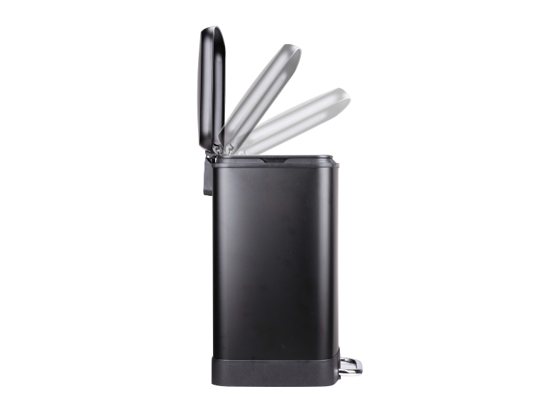 Een zwarte metalen prullenbak met een opklapbaar deksel.